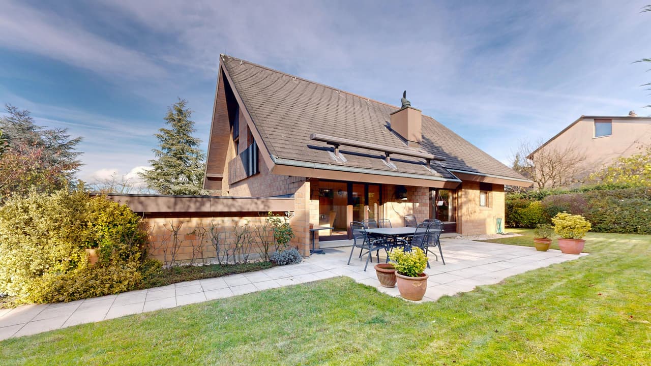 Freistehendes 6.5-Zimmer-Einfamilienhaus mit Garage