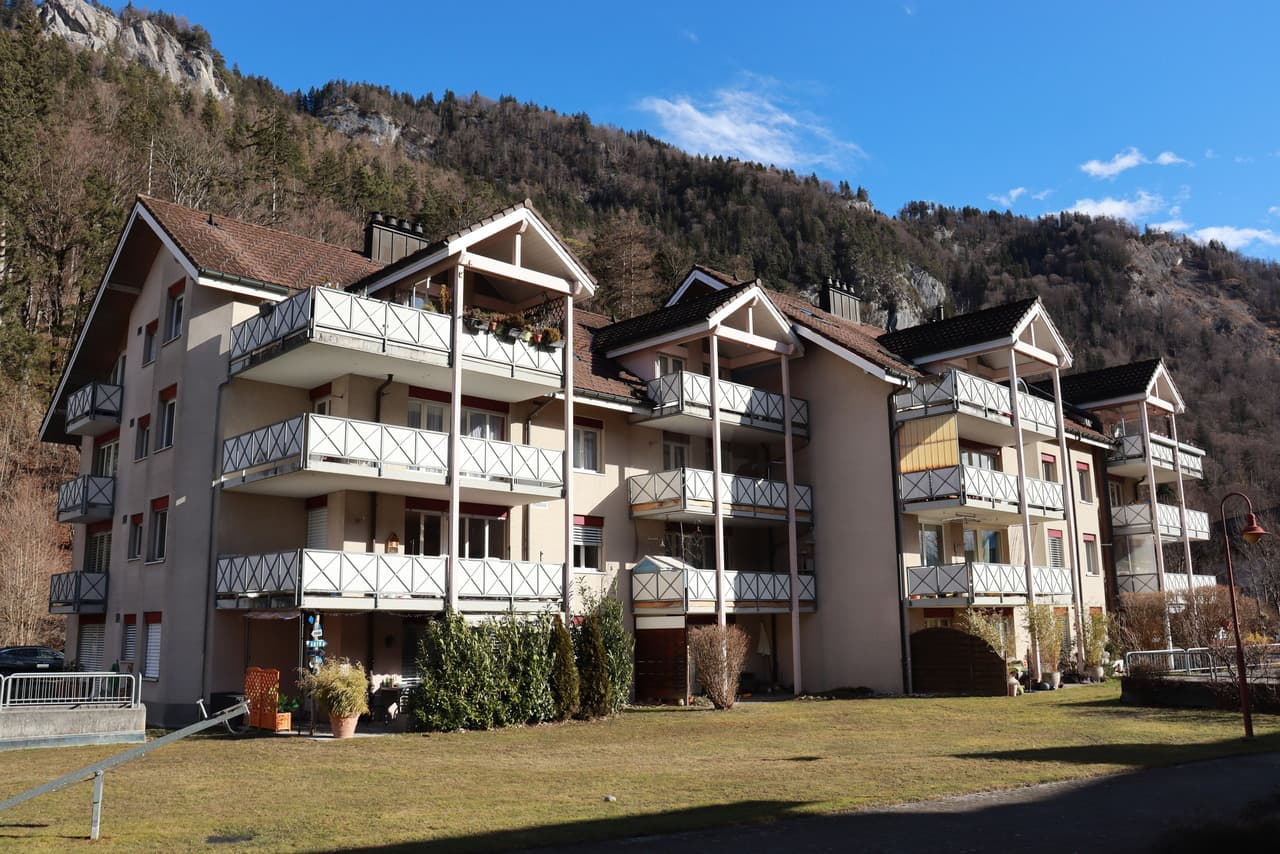 Attraktive Wohnung mit Terrasse und Einstellhallenplatz in Meiringen!