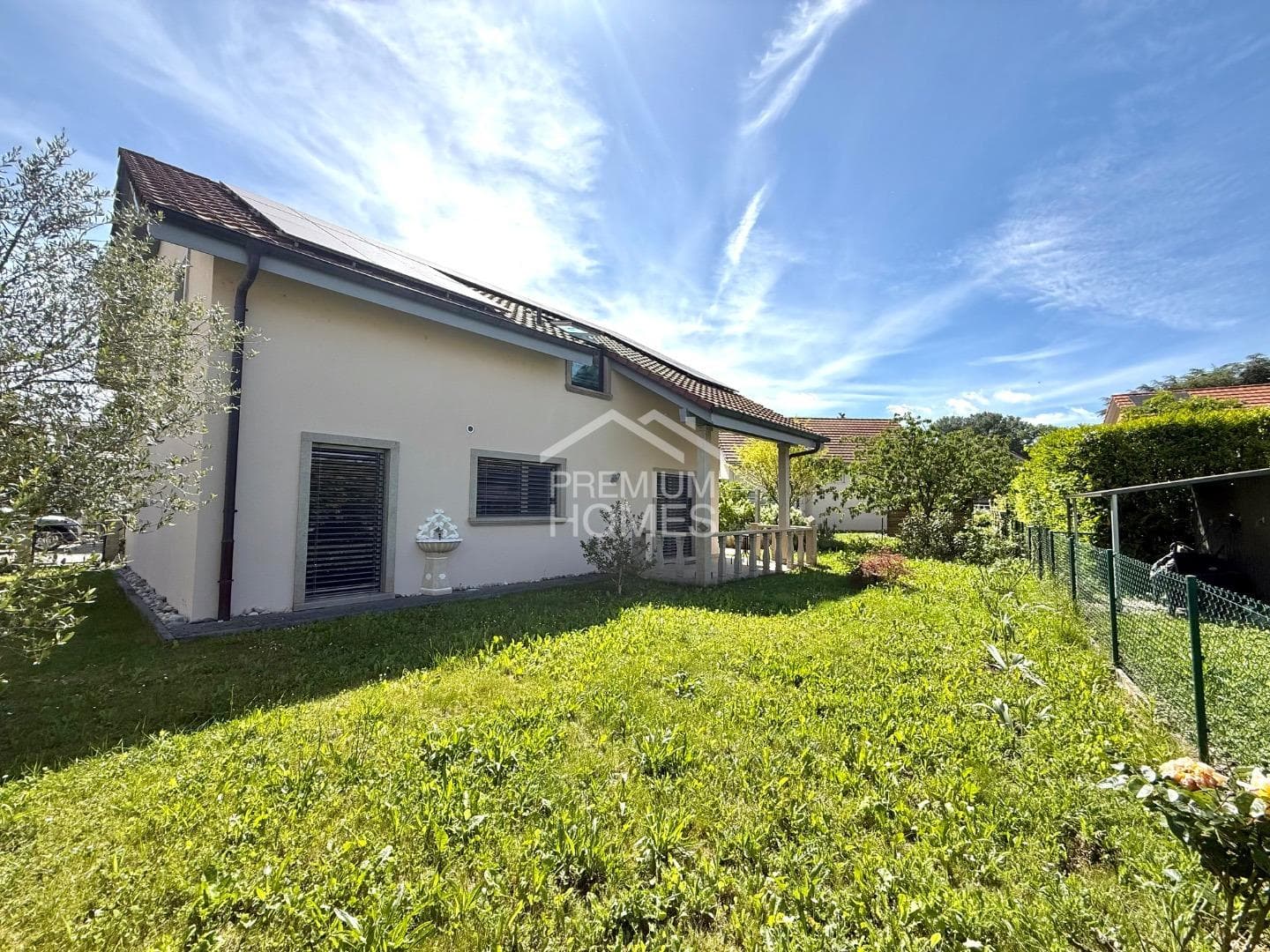 Domicile de rêve avec jacuzzi, panneaux solaires et beaucoup d'espace