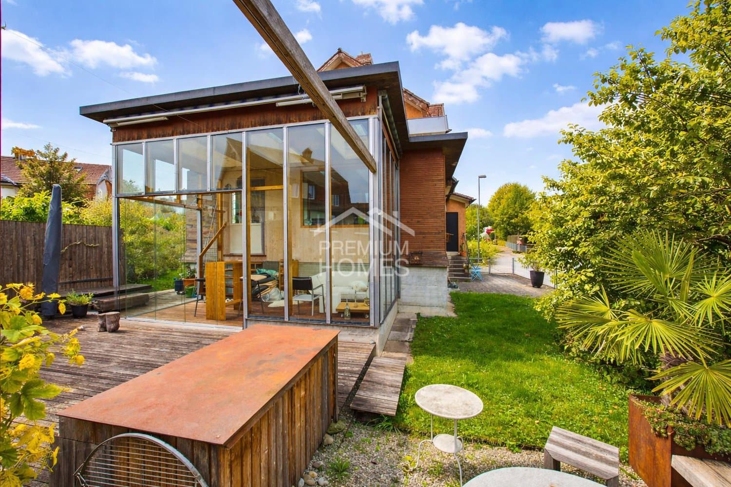 ''FAMILIENOASE IN BEVORZUGTER RUHELAGE''