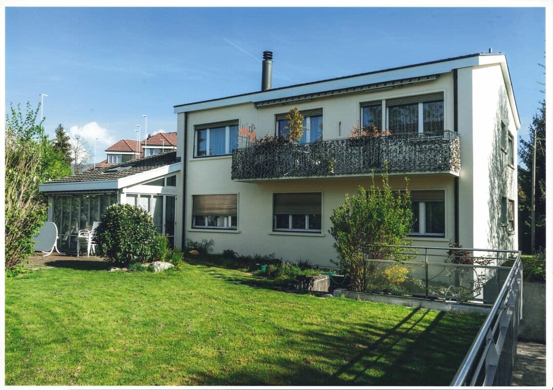 GROSSZÜGIGE WOHNUNG IN RUHIGER LAGE MIT WINTERGARTEN