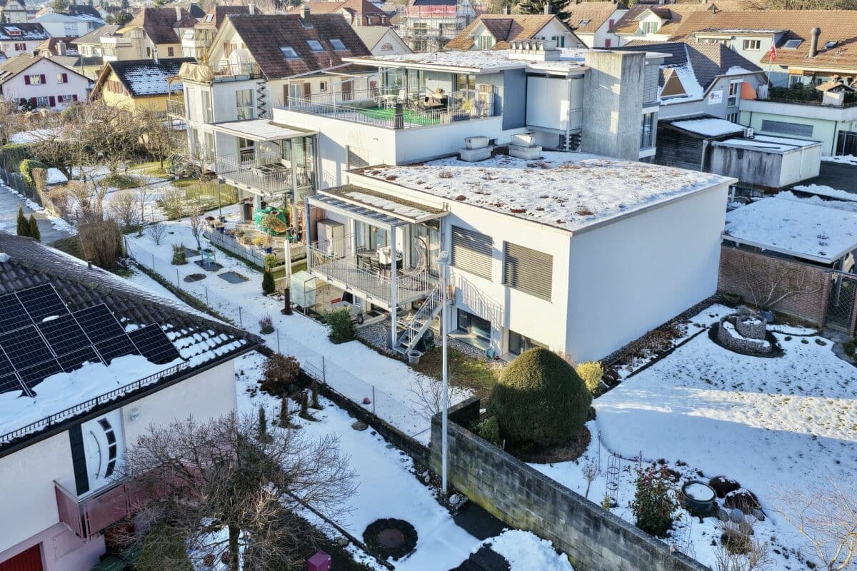 GROSSZÜGIGE 3.5-ZIMMERWOHNUNG IM OG MIT BALKON & GARTENANTEIL