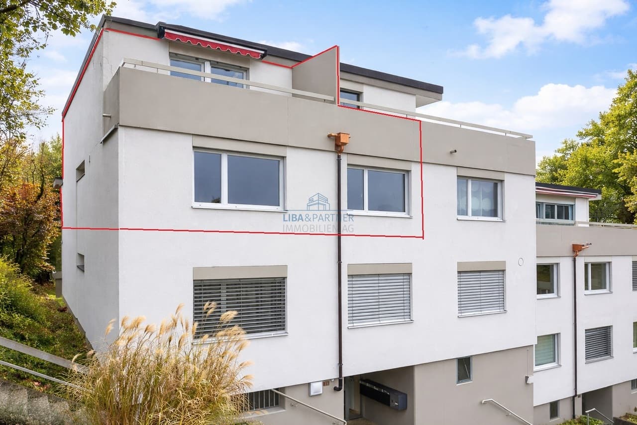 Stilvolle Attikawohnung mit Weitblick, Ruhe und sonnigen Aussenflächen