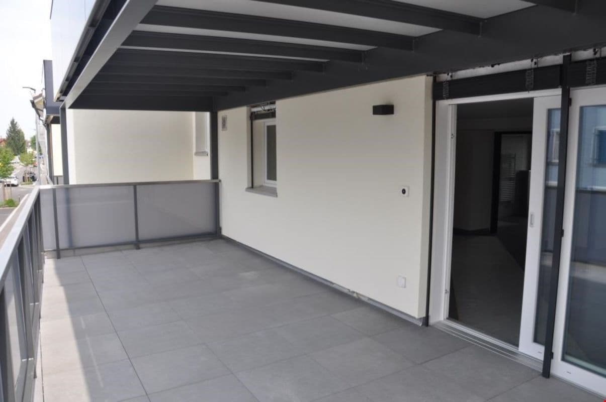 MODERN, ZENTRUMSNAH UND MIT GROSSEM BALKON