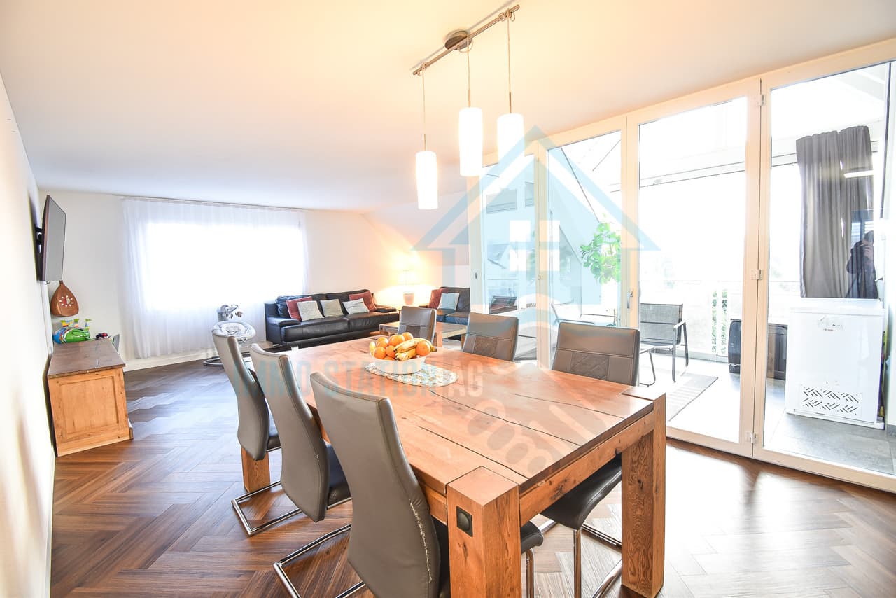 Exklusive 4.5-Zimmer-Dachwohnung mit Loggia und Alpenblick