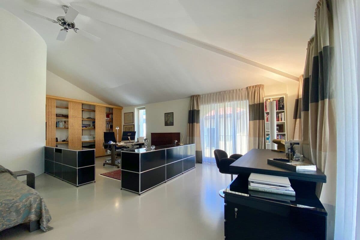 Exklusive Privacy in einem Dorfpalazzo mit mediterranem Cortile & Doppelgarage-Nähe Lugano