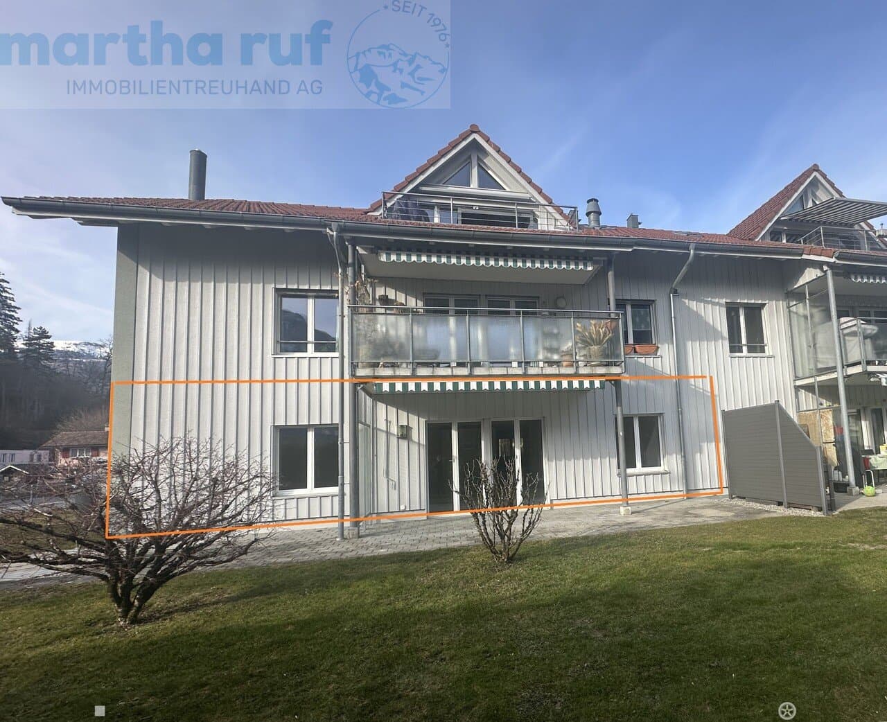 Grosszügige, 5.5- Zimmer Erdgeschosswohnung mit Sitzplatz und Aussicht