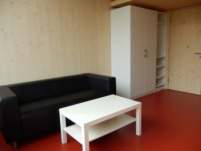 Doppelstöckiges möbliertes Zimmer mit Gemeinschaftsraum!