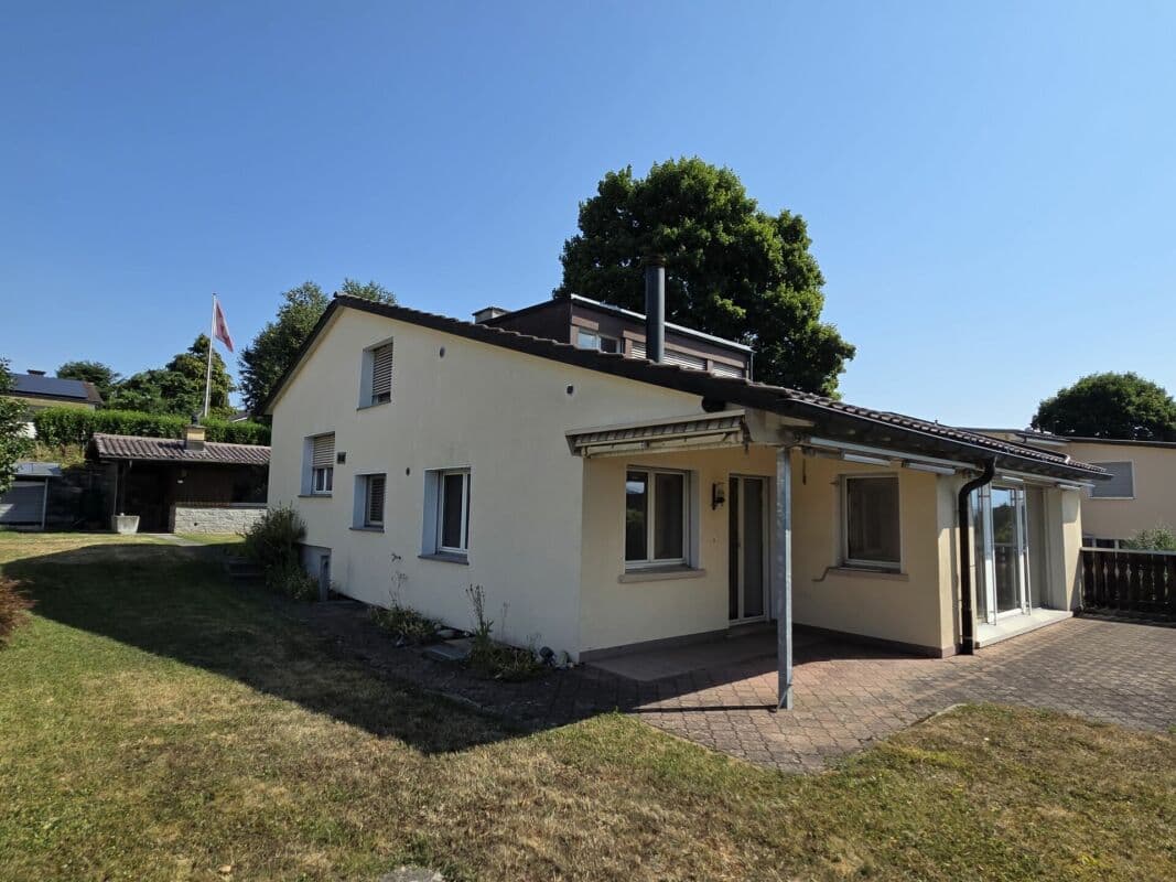 Zu verkaufen freistehendes 6½ Zi.-EFH mit grosszügigem Umschwung und Blick auf den Säntis /2 Gehminuten bis ÖV !