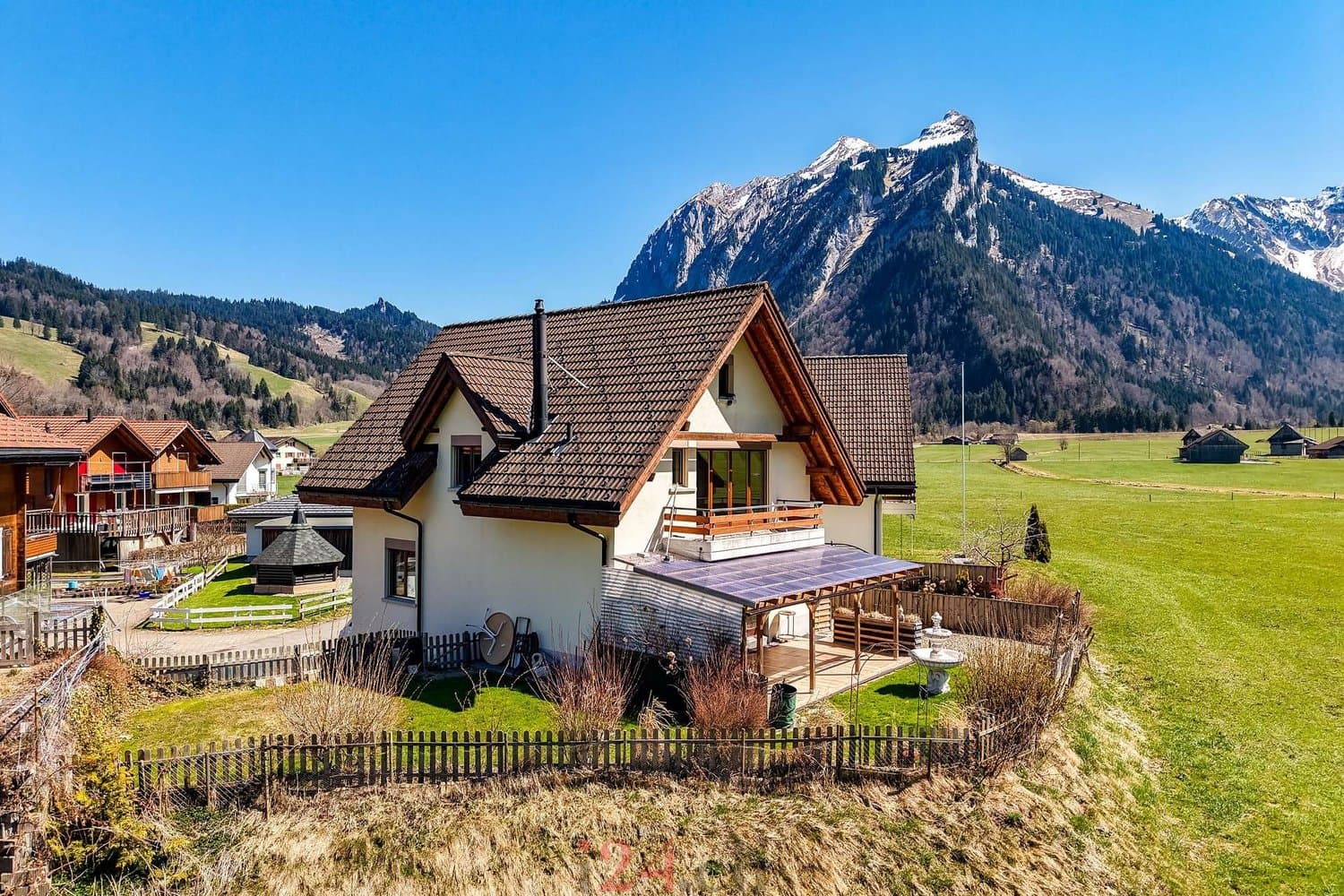 6.5 Zi-Doppeleinfamilienhaus mit Einliegerwohnung