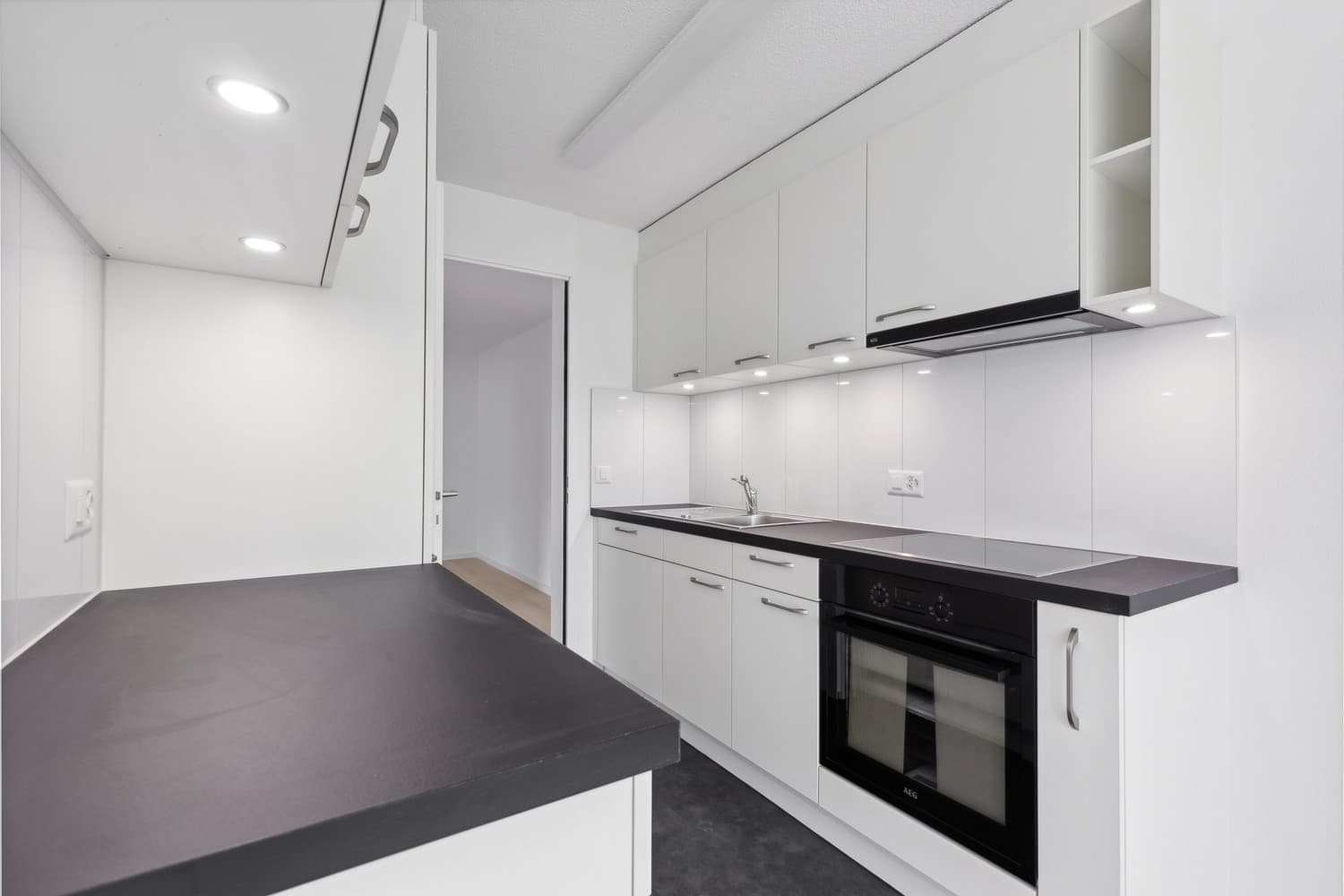 Neurenovierte Wohnung ! Superangebot !