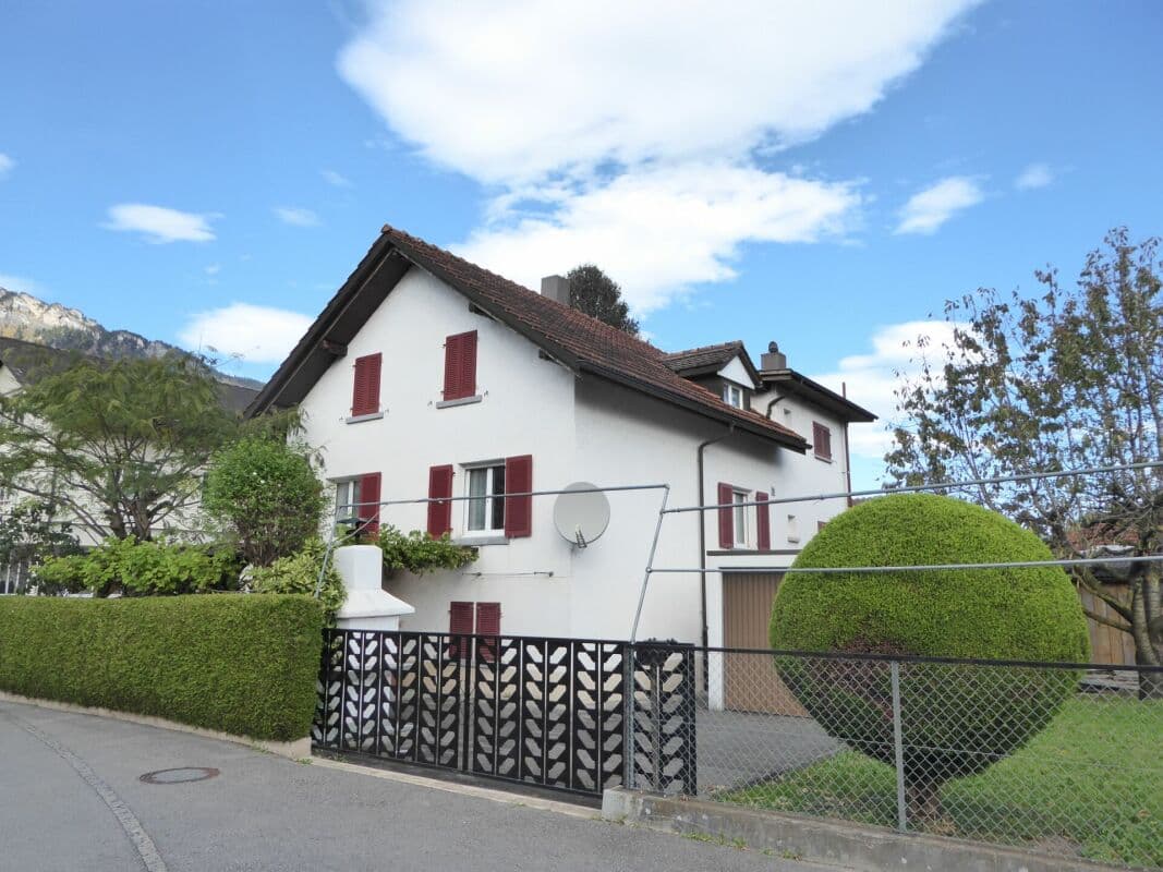 freistehendes 7 1/2-Zimmer Einfamilienhaus mit Baulandreserve
