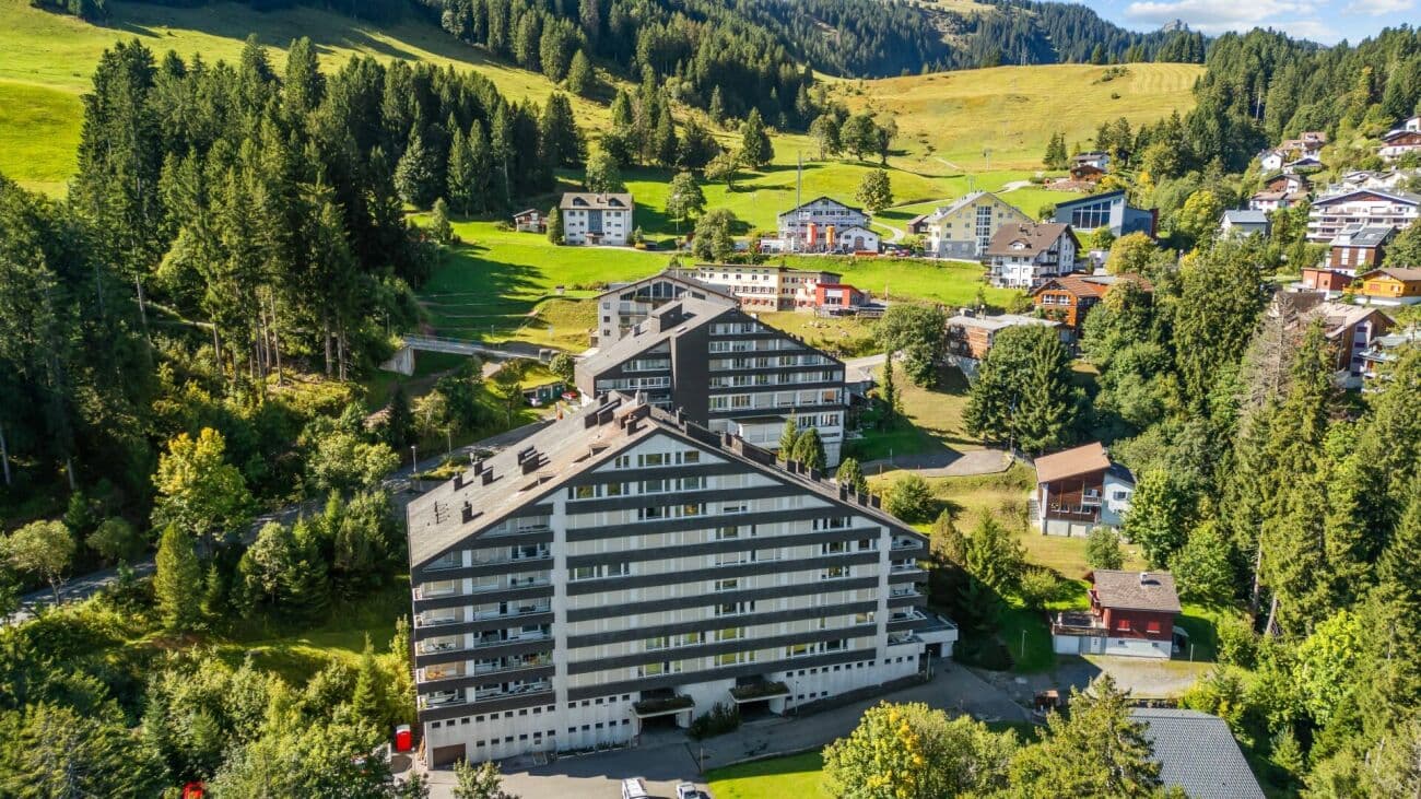 grosszügige 3-Zimmer-Ferienwohnung mit Balkon und einem Tiefgaragenplatz