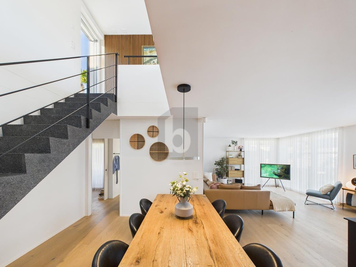 HELLE UND EXKLUSIVE WOHNOASE