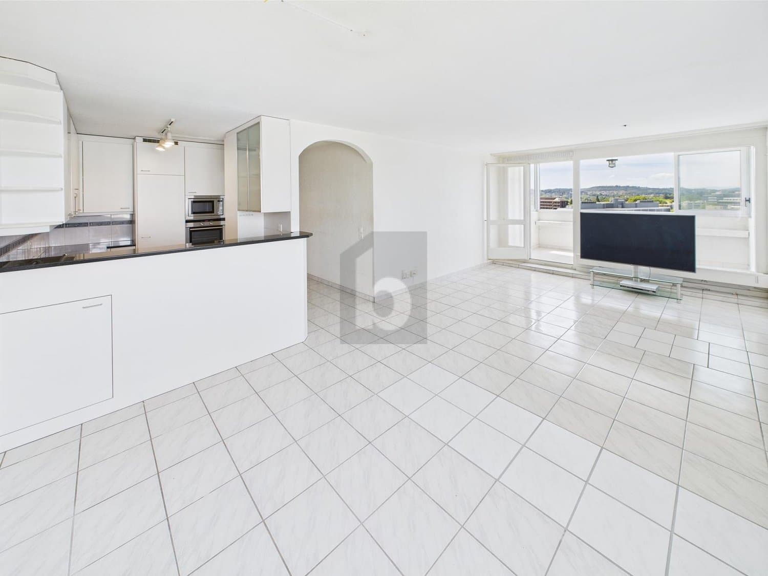 HELL, ZENTRAL UND MIT AUSSICHT