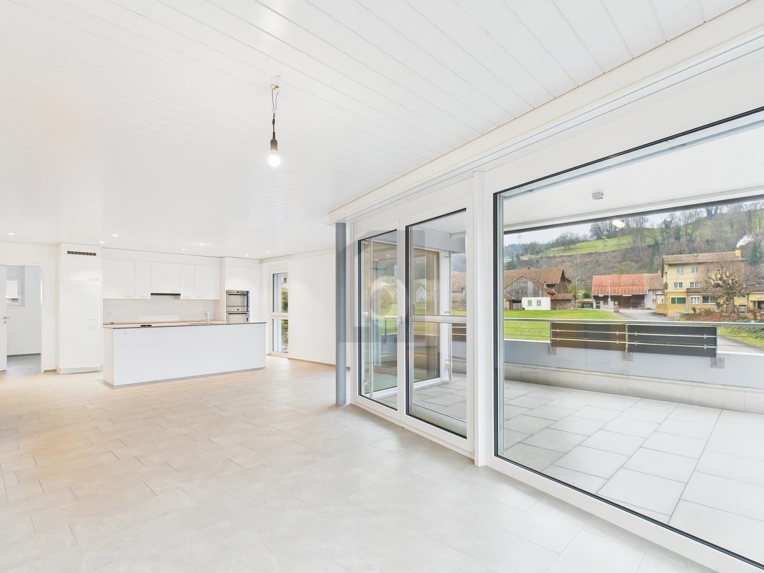 MODERN, MIT GROSSEM BALKON