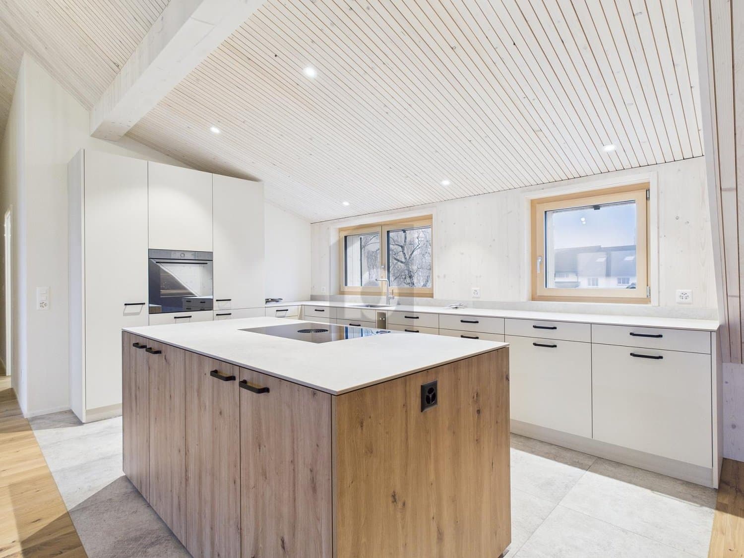 MODERN, LICHTDURCHFLUTET UND FAMILIENFREUNDLICH