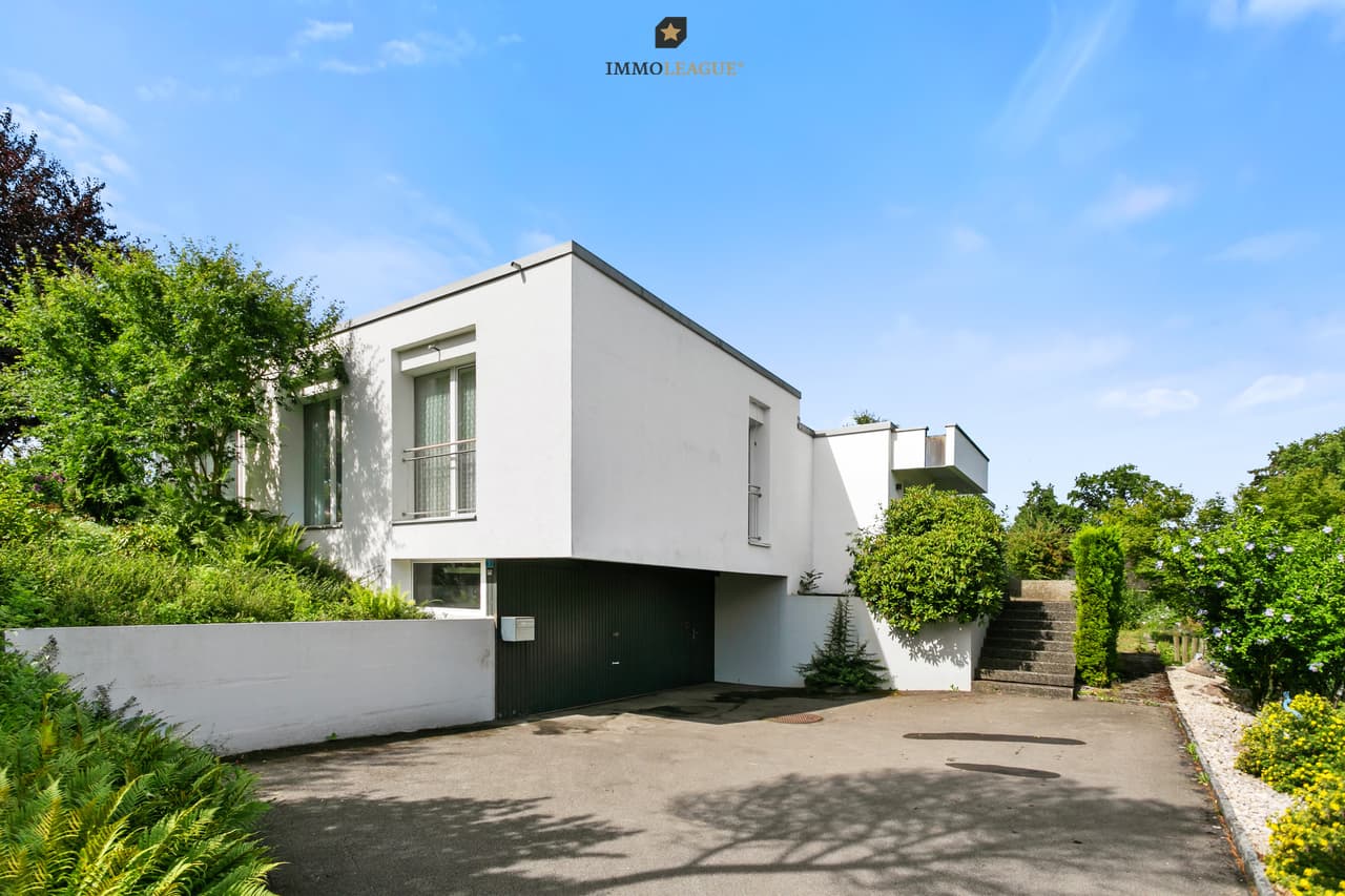 Bungalow an zentraler Lage mit parkähnlichem Garten und Swimmingpool
