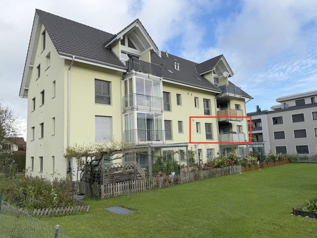 4 ½ Zimmer mit Balkon im 1. OG und 2 Tiefgaragenplätzen