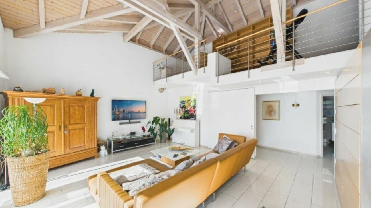 Offene Architektur mit grossem Grundstück