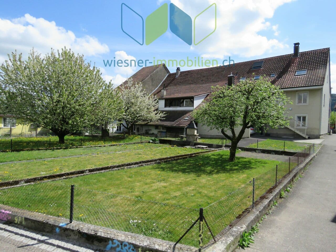 MEHRGENERATIONENHAUS MIT GROSSEM AUSBAUPOTENZIAL!!