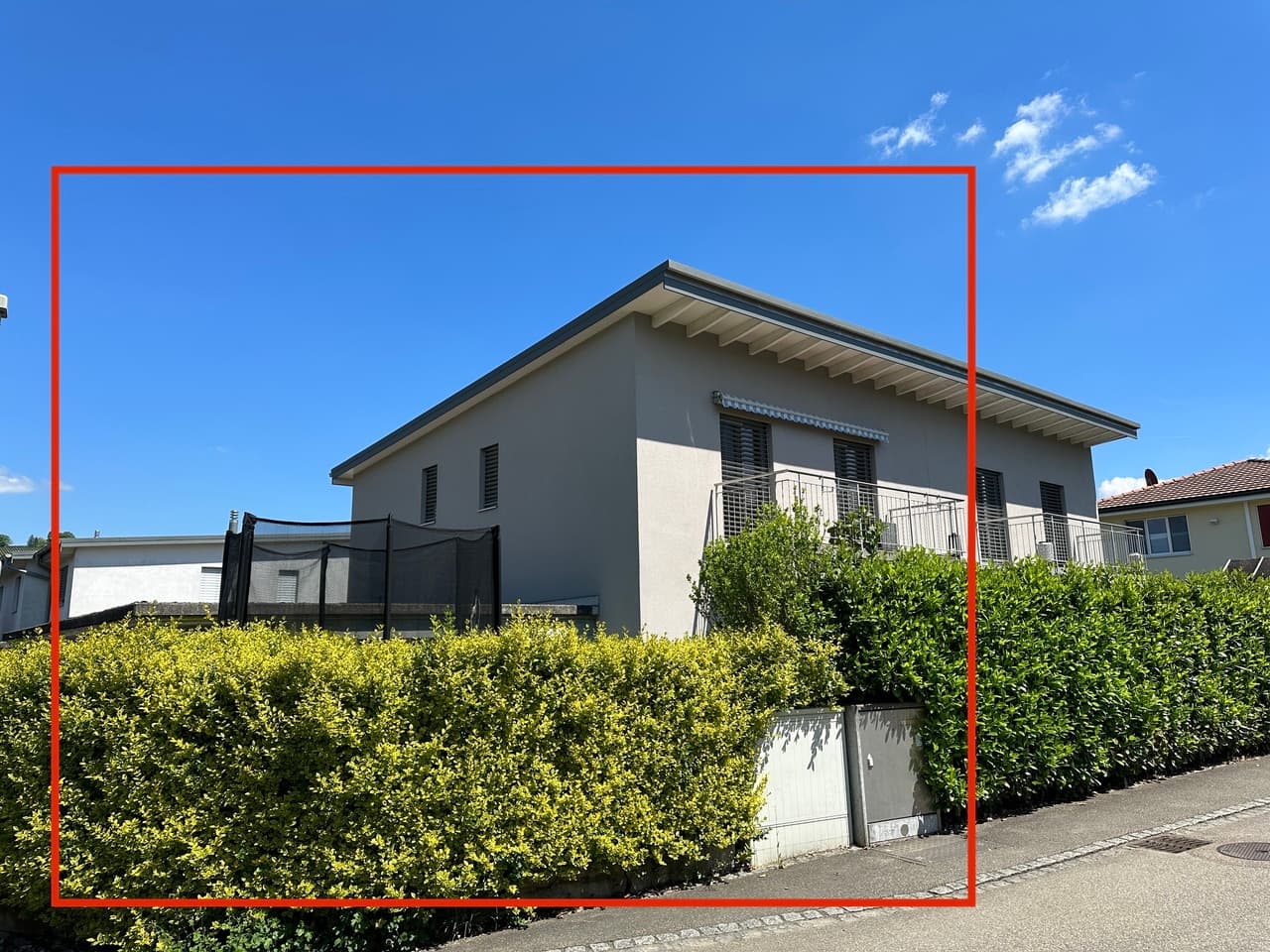 Tolle Doppeleinfamilienhaushälfte mit Garten und Carport für 2 Autos