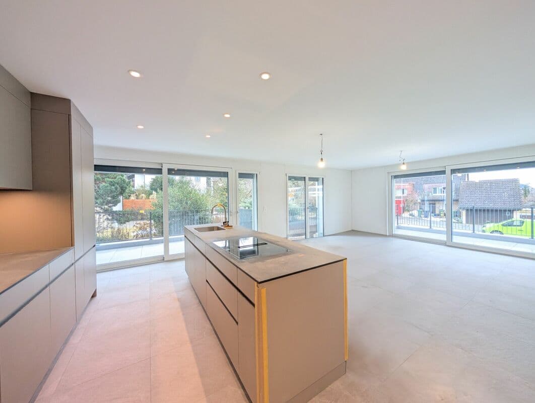 4.5-Zimmer-Wohnung im OG mit zwei Balkonen