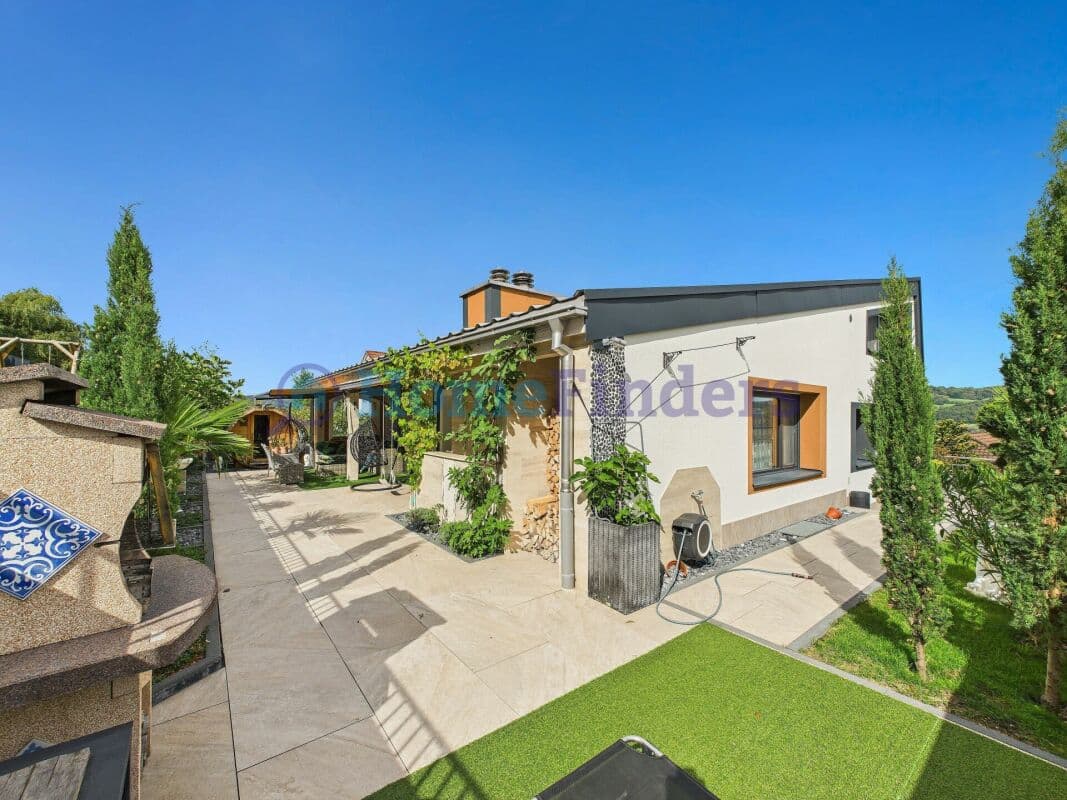 Familienidyll mit Traumgarten an sonniger Lage!