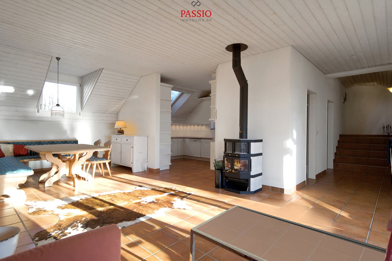 Grosszügige 4,5-Zimmer Wohnung mit Cheminée an ruhiger Lage