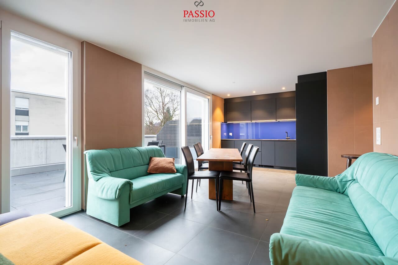 Neuwertige 2.5-Zimmer-Attikawohnung in gehobenem Ausbaustandard