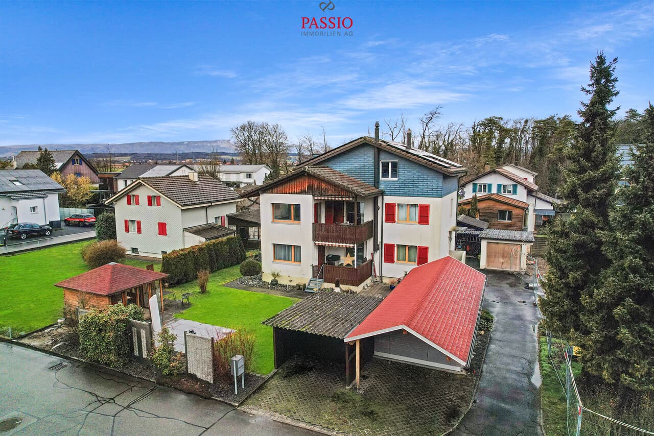 Top gepflegtes 9.5-Zimmer Zweifamilienhaus mit Gartenparadies