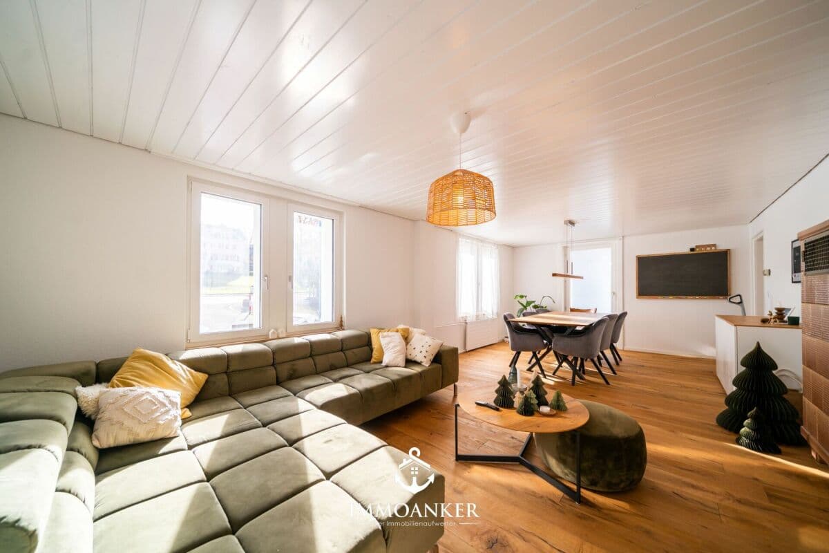 Familienfreundlich. Hell. Zentral 5.5 Zimmer Einfamilienhaus in Oberuzwil