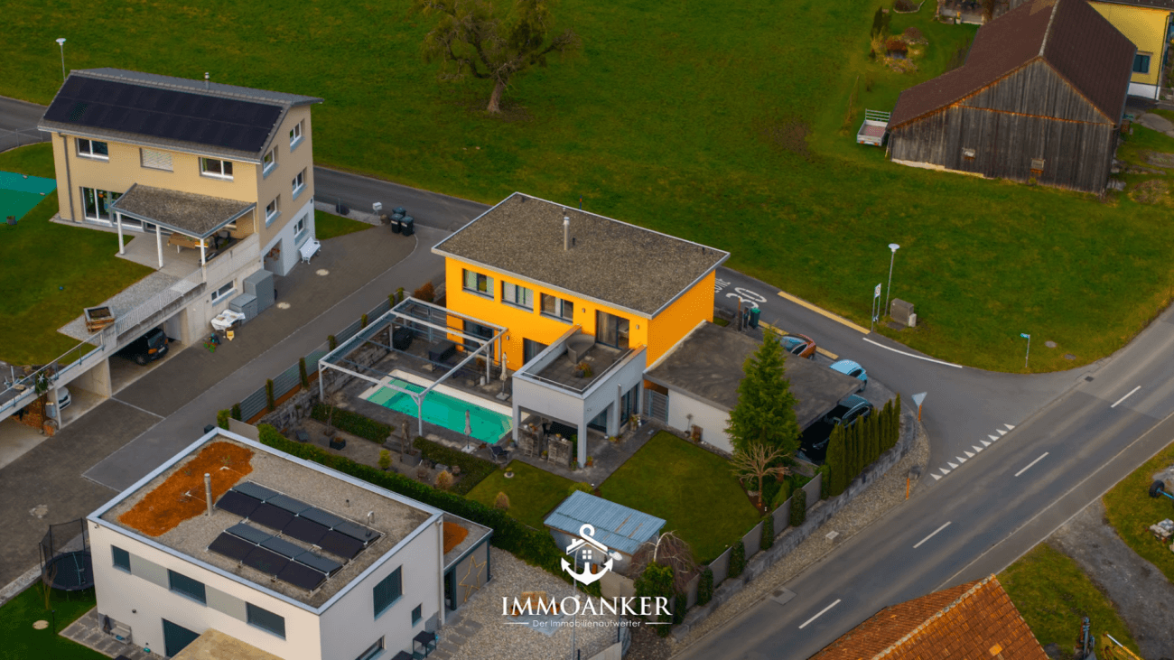 Stilvolles 5.5 Zimmer Einfamilienhaus mit Pool und Weitblick in Gams