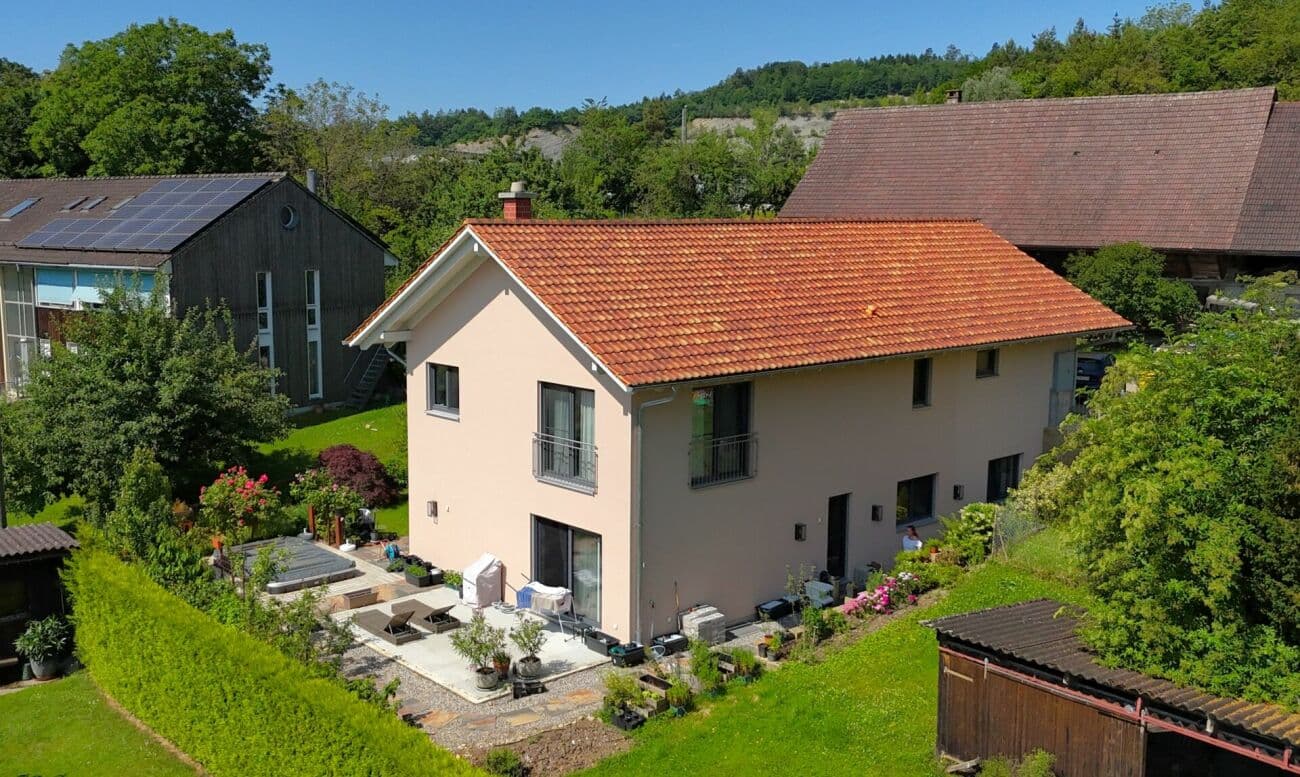 Classic Contemporary Living - Stilvolles 9.5-Zimmer-Einfamilienhaus mit Privatgarten, Swimspa & Smart Home in Veltheim